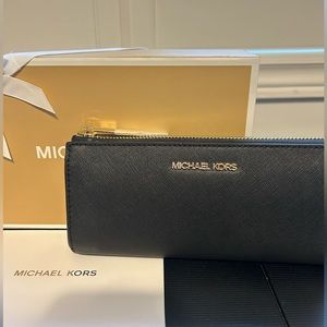 BRAND NEW IN BOX Michael Kors leather long wallet✨